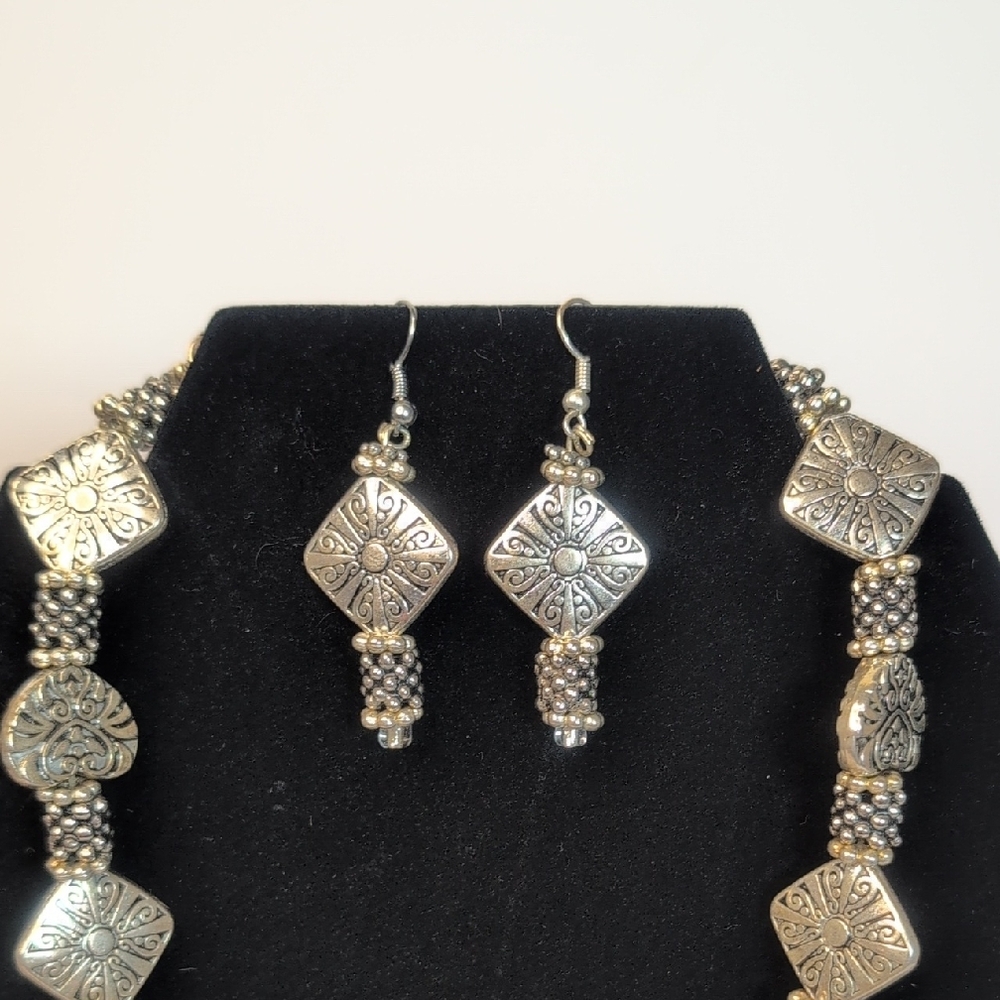Elegant Silver Butterfly Jewelry Set - Picture 3 of 7